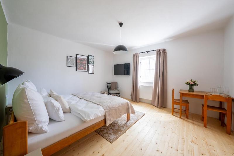 Quadruple Room with Bathroom image 1