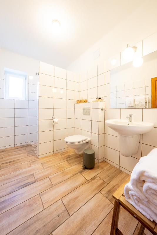 Quadruple Room with Bathroom image 3