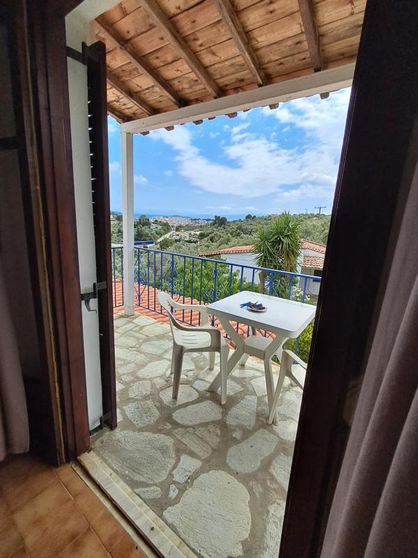 Twin Room with Balcony image 2