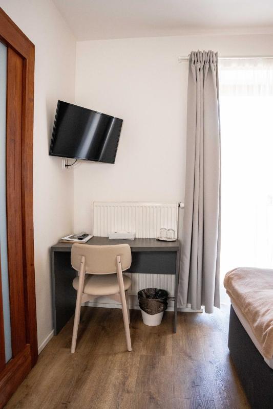 Double or Twin Room image 4