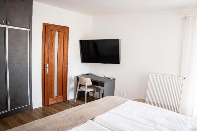 Deluxe Double Room image 3