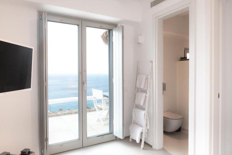 King Suite with Sea View image 3