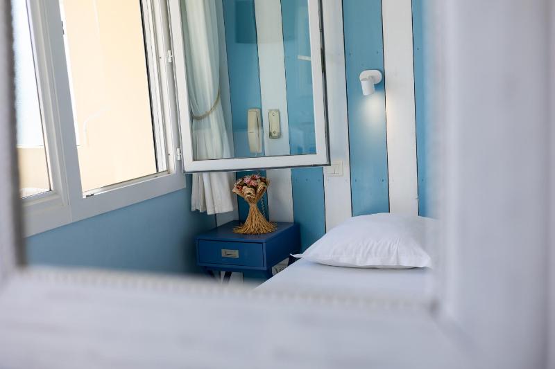 3rd Floor Double Room with Sea View and Balcony image 4