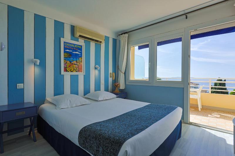 3rd Floor Double Room with Sea View and Balcony image 3