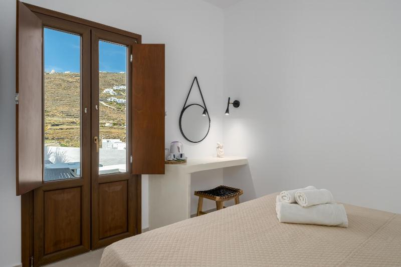 Deluxe Double Room image 3