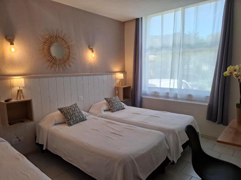 Triple Room with Shower image 3