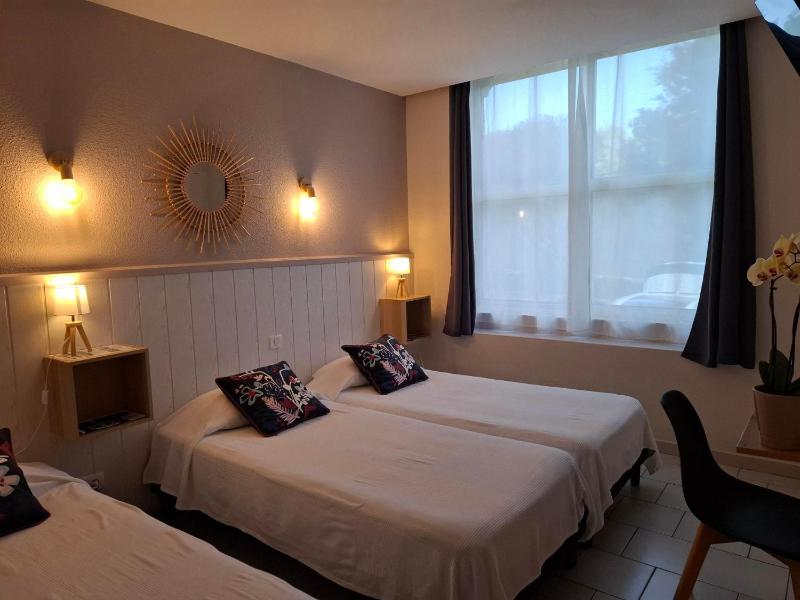 Triple Room with Shower image 1