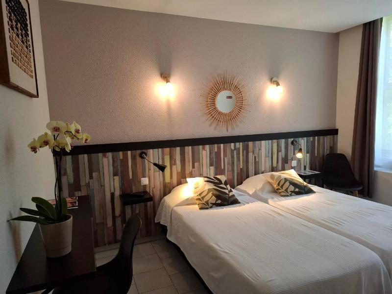 Twin Room with Shower image 3