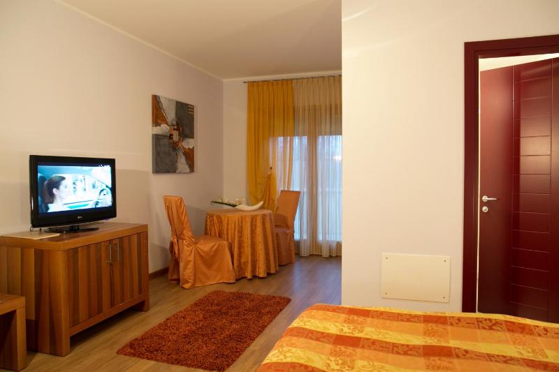 Double or Twin Room image 3