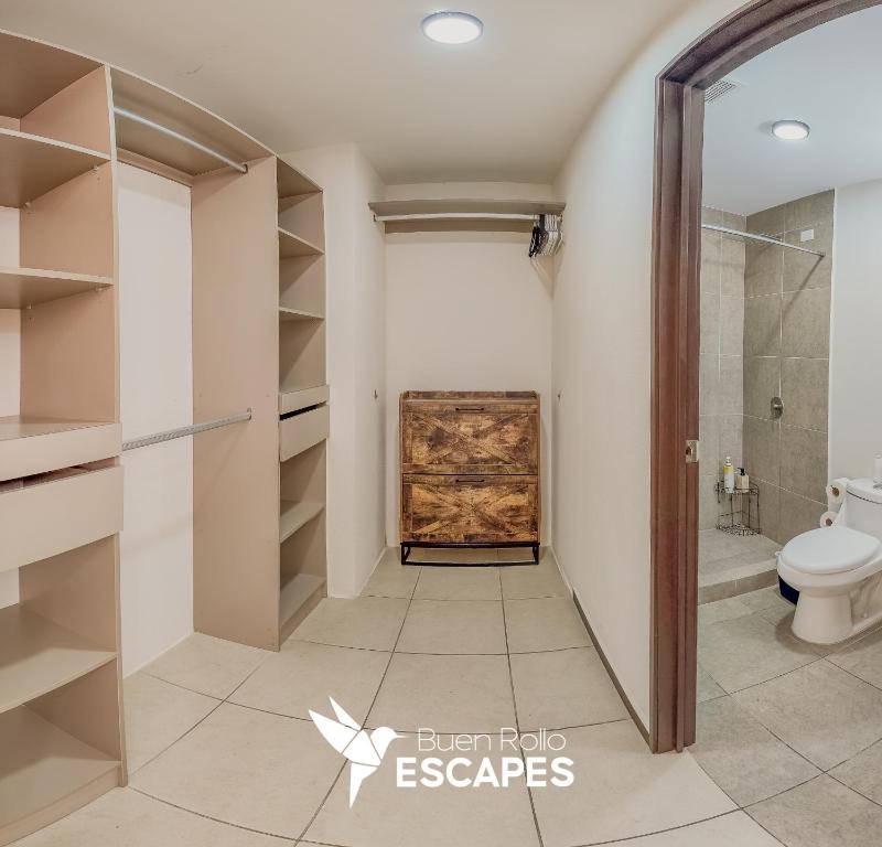 Luxury Apartments - King Bed - Pool - Gym & Free Parking - image 16