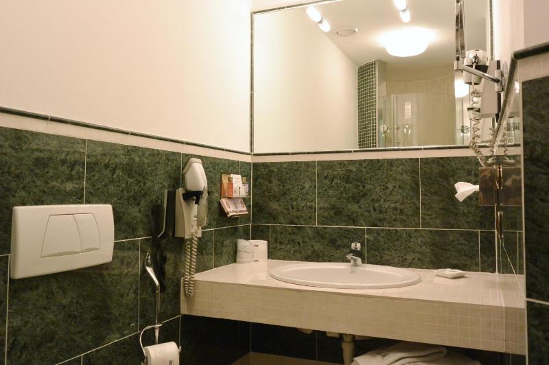 Deluxe Double Room image 1