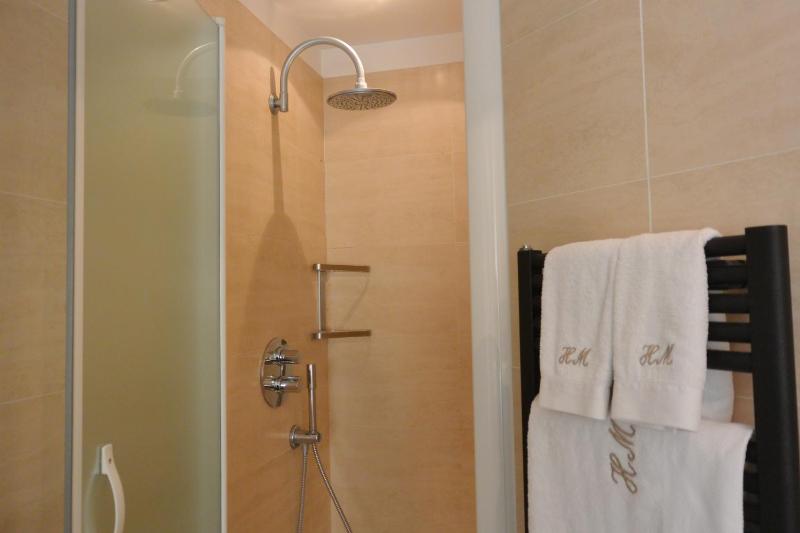 Standard Triple Room image 3