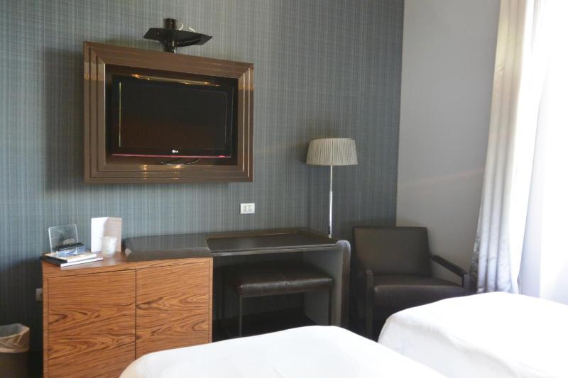 Deluxe Double Room image 3