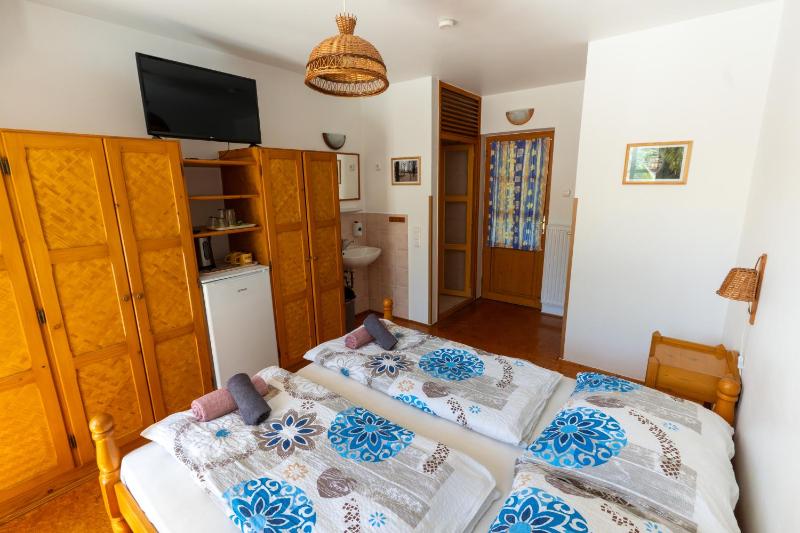 Deluxe Double Room with Balcony image 3