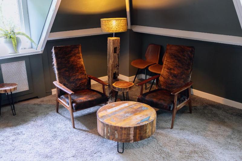 Deluxe Family Room image 3