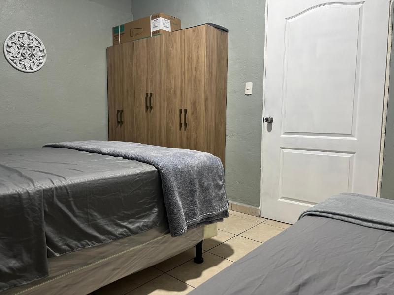 Oli's apartment studio - image 8