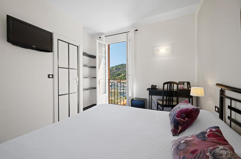 Double Room with Harbour View image 1