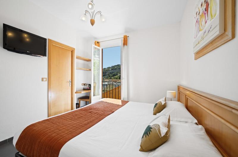 Double Room with Harbour View image 4