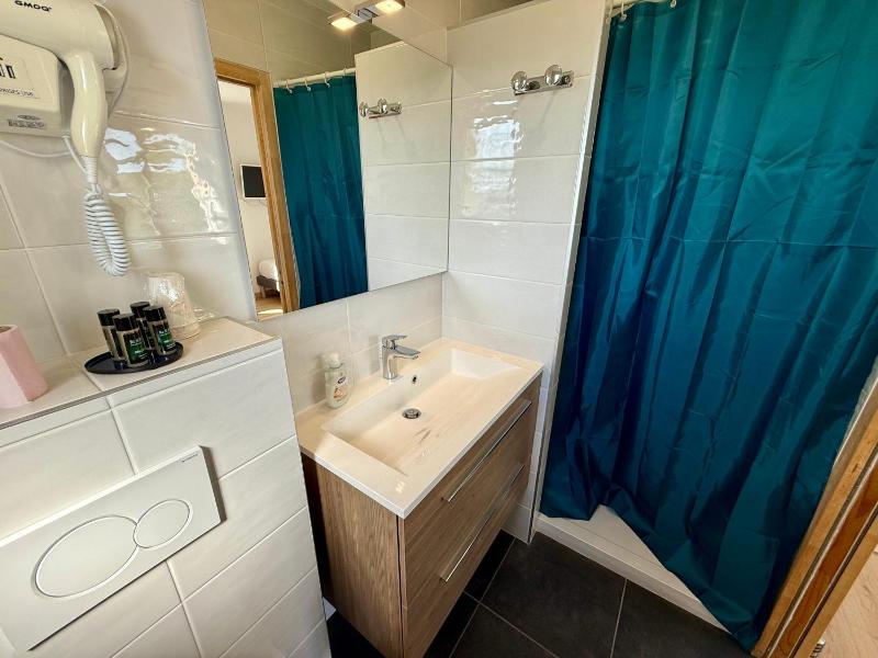 Comfort Triple Room with Shower image 4