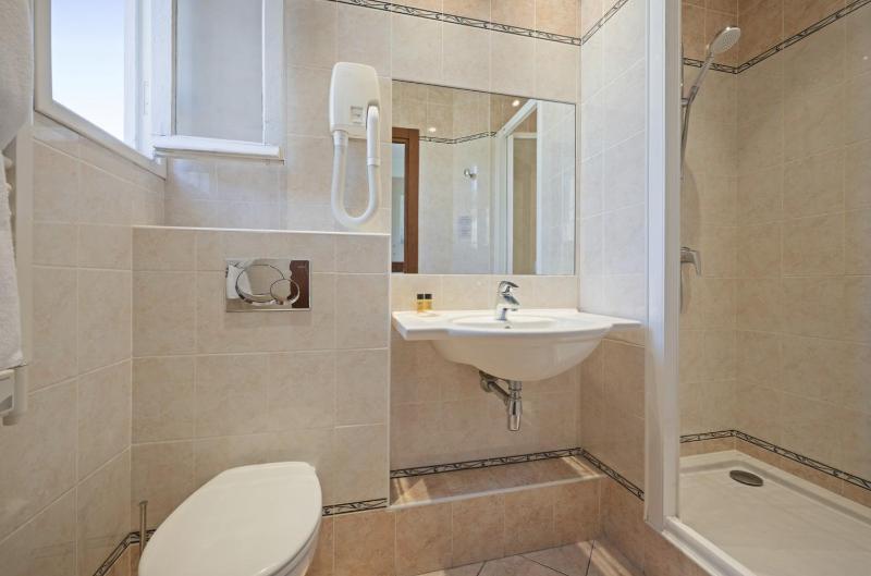 Double Room with Garden View image 2