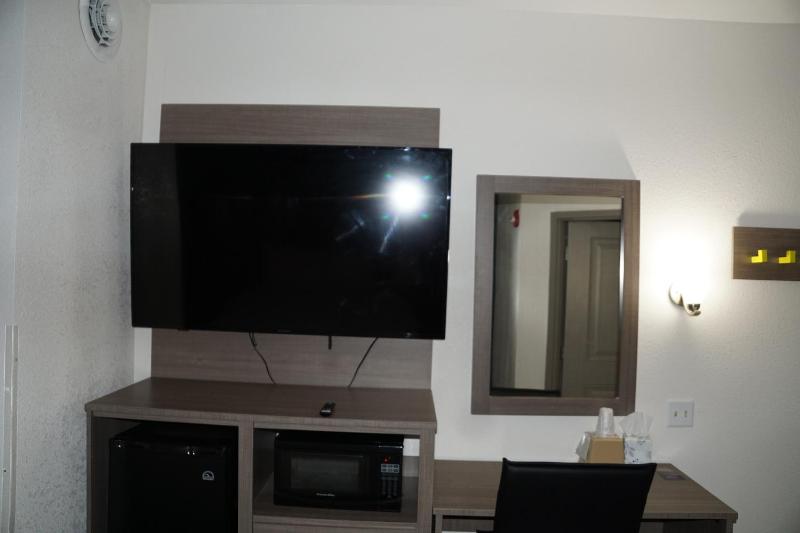 King Room - Non-Smoking image 4