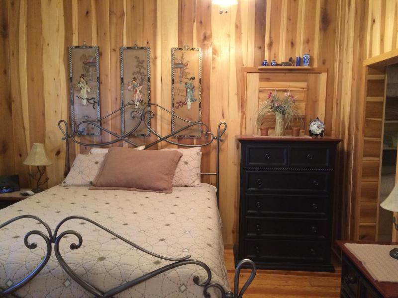 One-Bedroom Apartment image 4