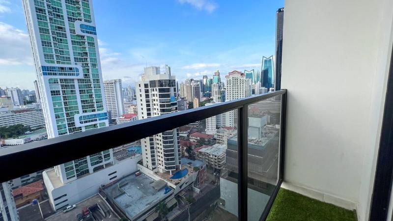 Apartment with city views in Financial District - image 4