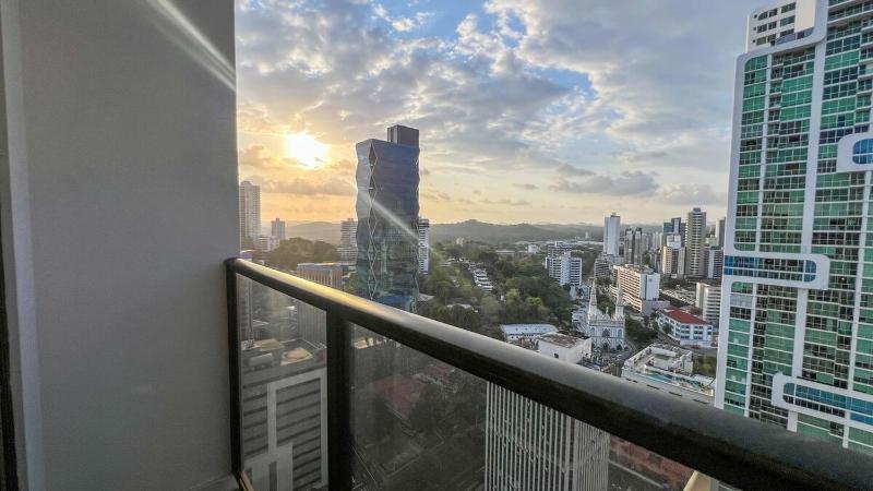 Apartment with city views in Financial District - image 4