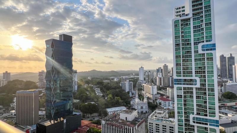 Apartment with city views in Financial District - image 13