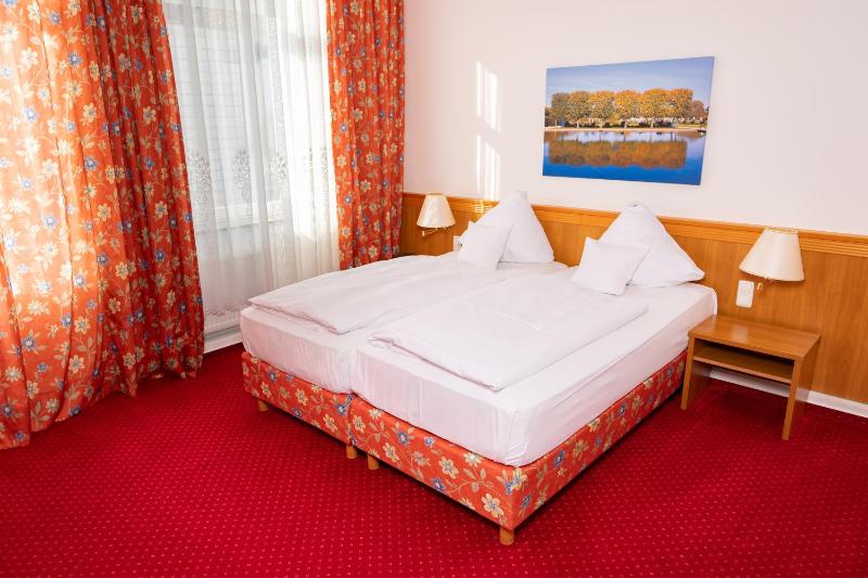 Economy Double Room image 1