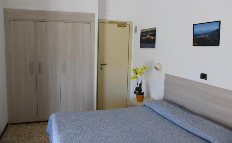 Double Room with Balcony image 1
