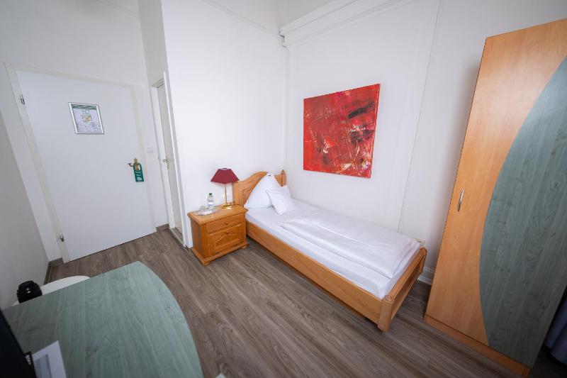Economy Single Room image 3