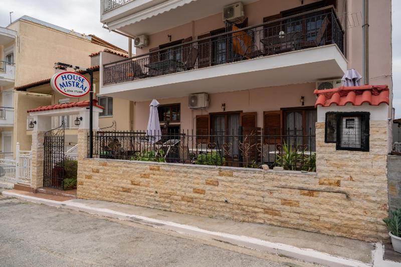 Studio with Sea View (2 Adults) image 2