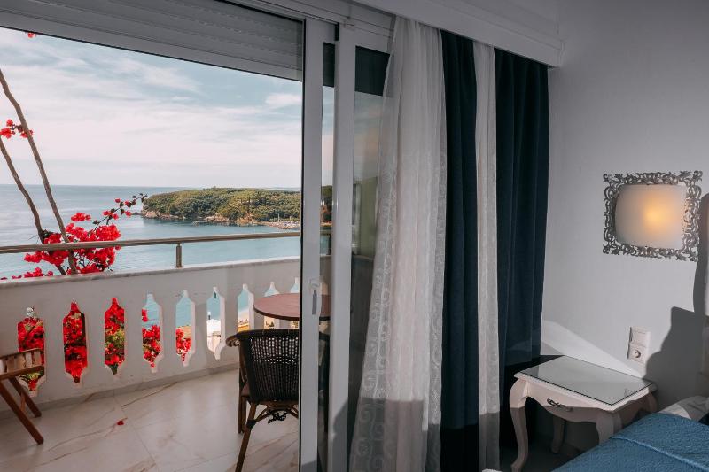 Apartment with Sea View image 4