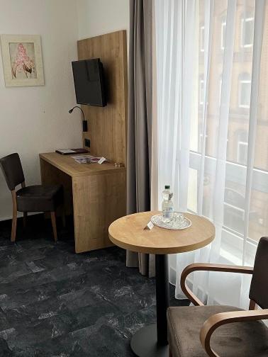 Single Room image 3
