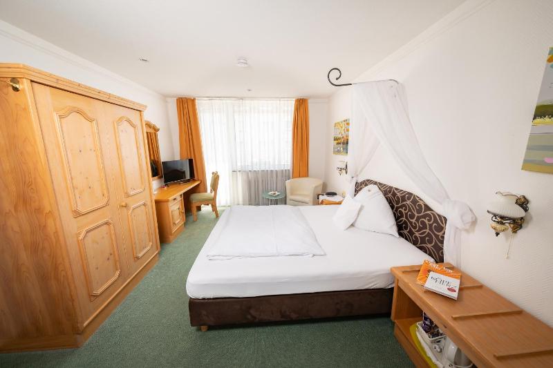 Double Room image 4