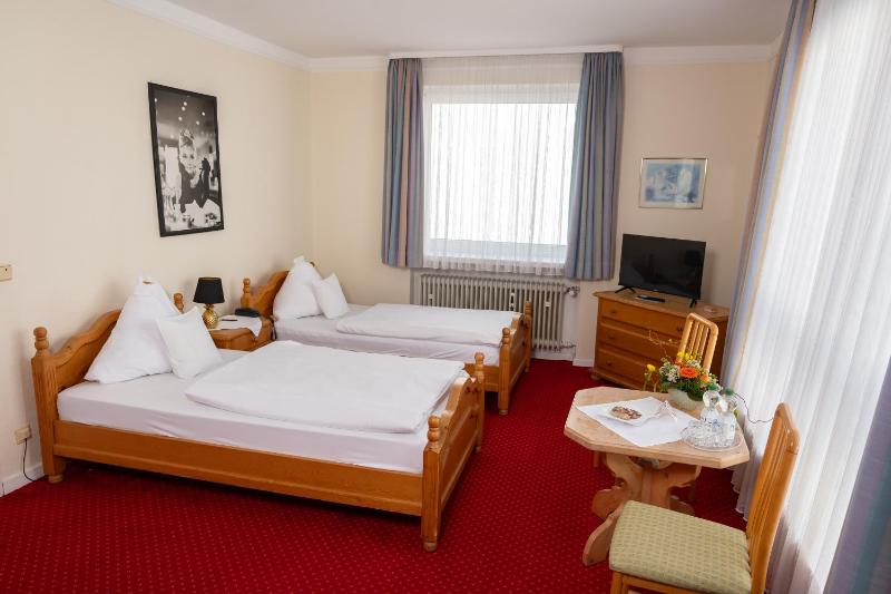 Twin Room image 1