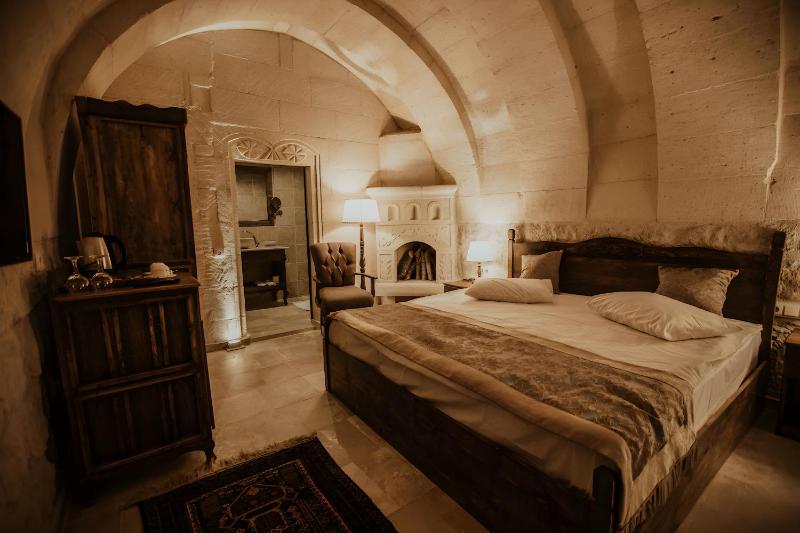 Standard Double Room image 4