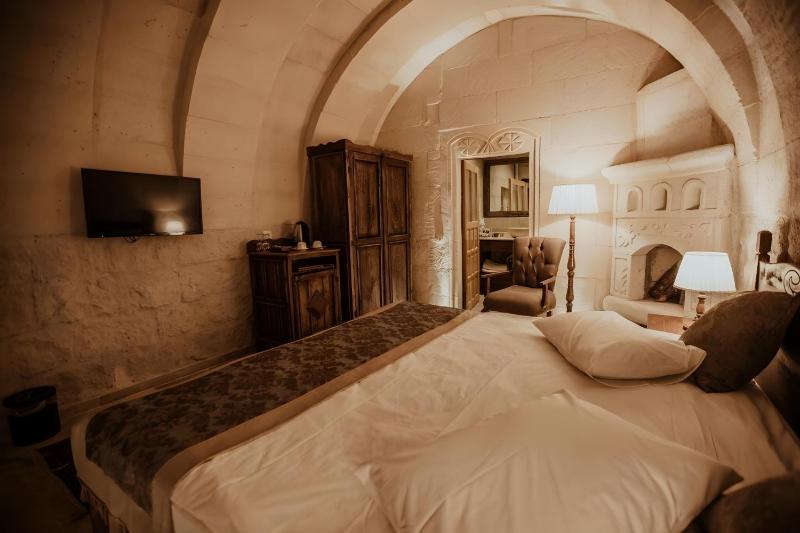 Standard Double Room image 3