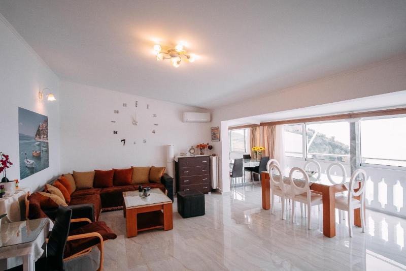 Apartment with Sea View image 3