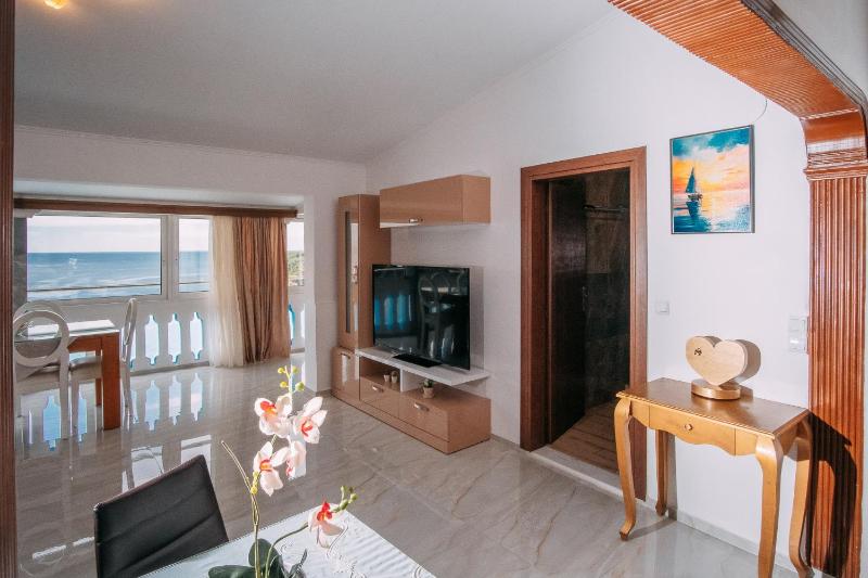 Apartment with Sea View image 2