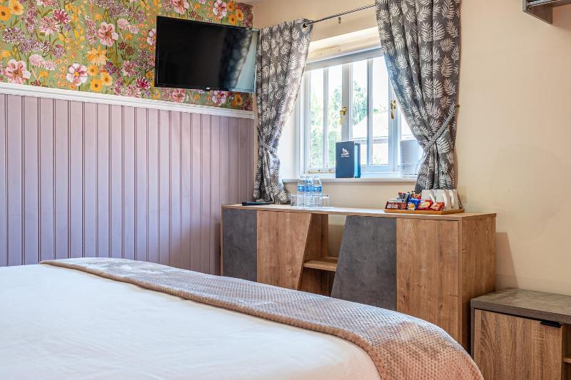 Luxury Triple Room image 4