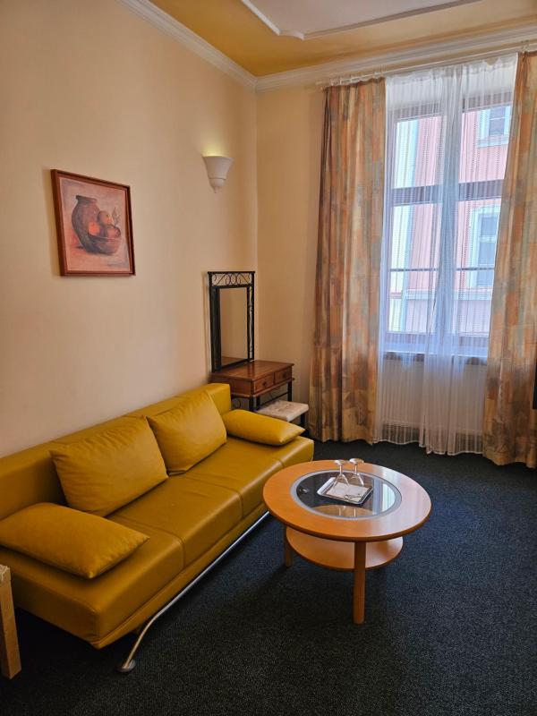 Large Double Room image 1