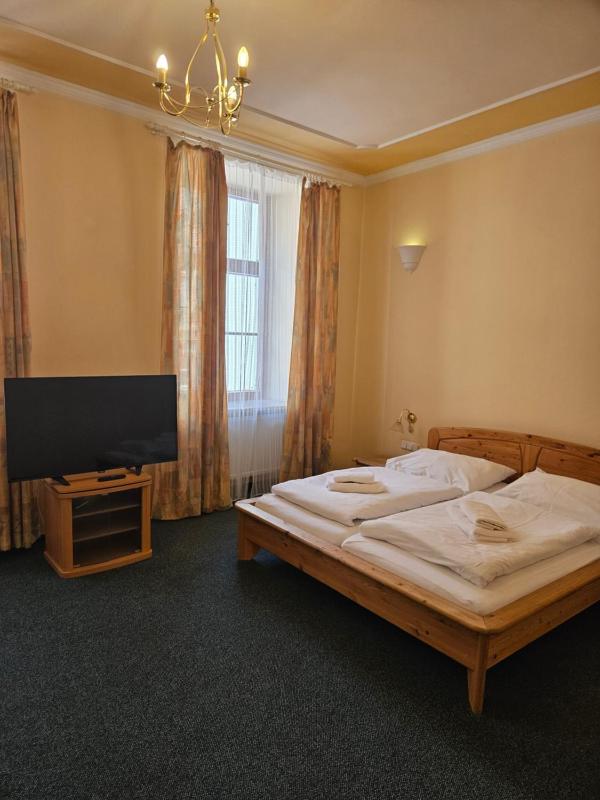 Large Double Room image 4