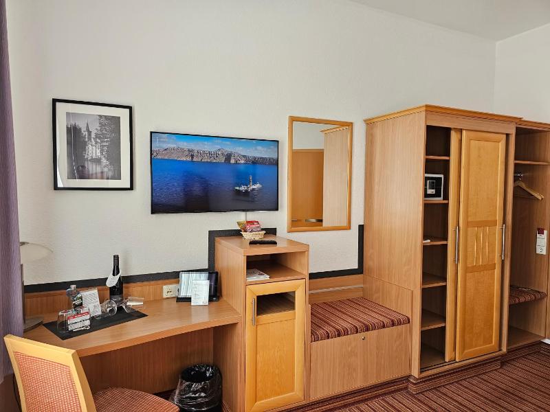 Standard Double Room image 4
