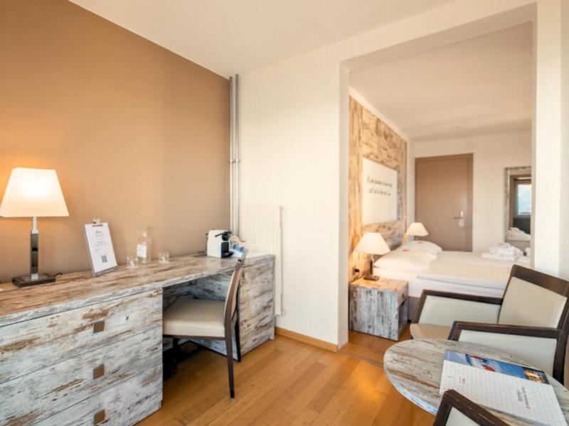 Superior Double Room image 4