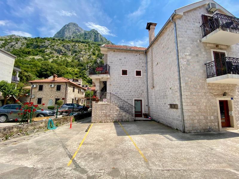 Fiumera Kotor Apartment - image 3
