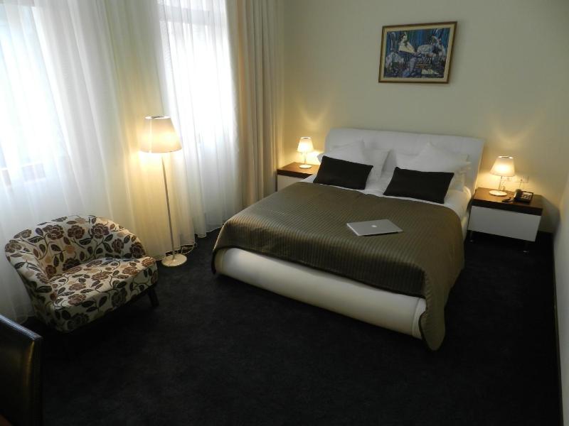 Superior Double Room image 4
