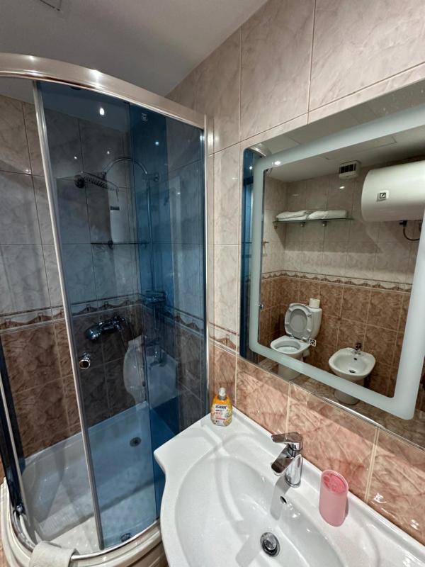 Budget Double Room image 3