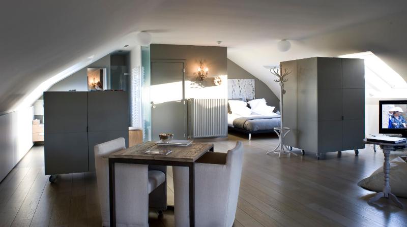 Double Room image 3